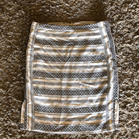 LOFT Dresses & Skirts - ☀️ SALE! LOFT Patterned Lined Pencil Skirt